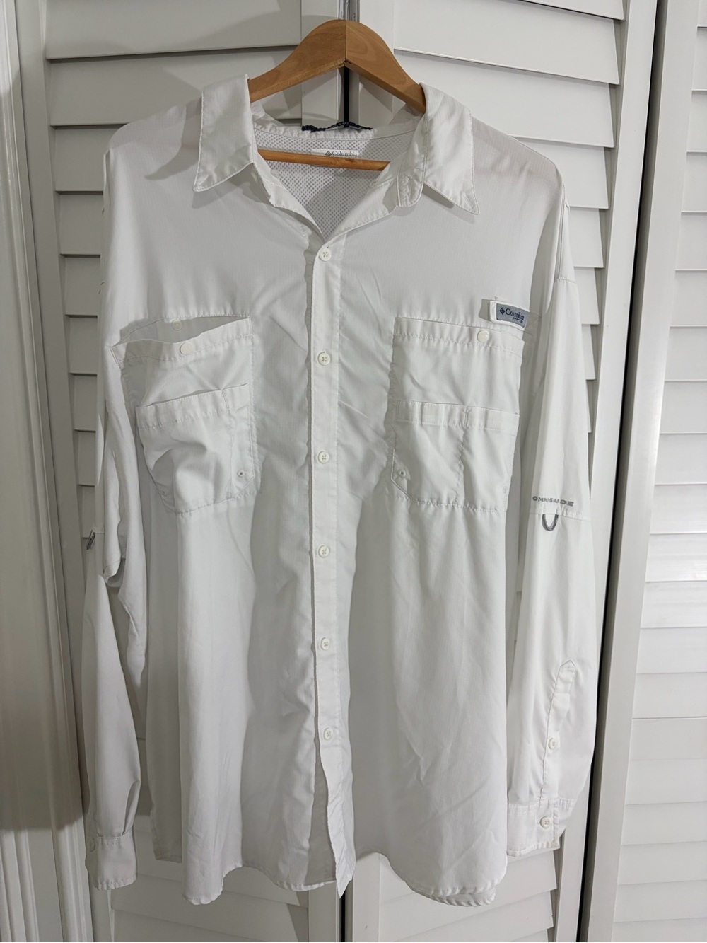 Columbia White Long-Sleeve Casual Button-Down Shirt